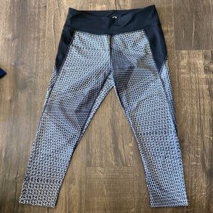 Womens Oakley Capri workout leggings
